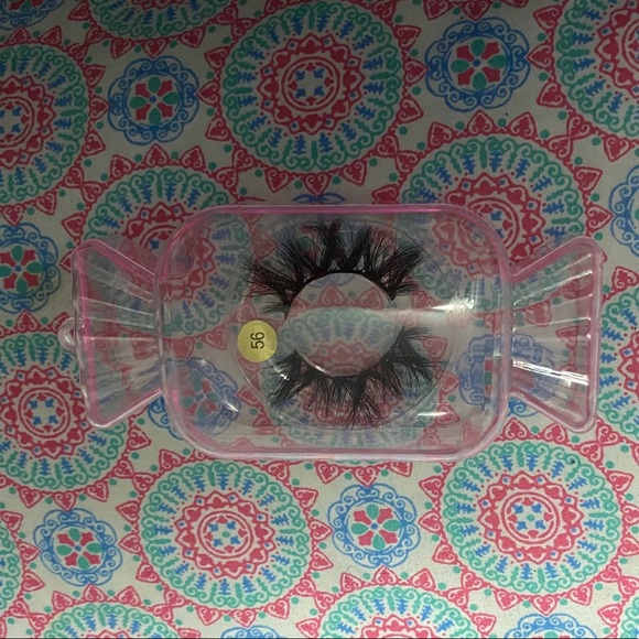 Eyelashes - Picture 3 of 3